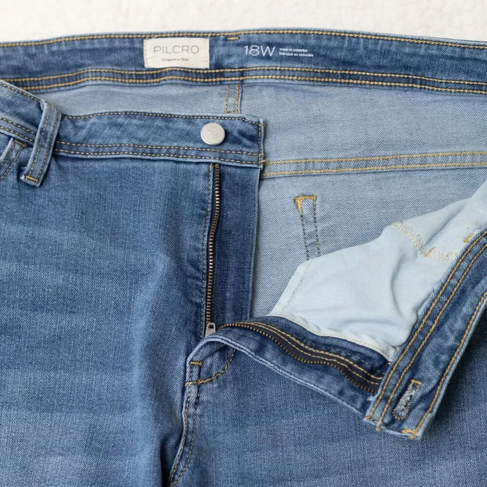 Pilcro Slim Boyfriend Fit Light Wash Blue Jeans Women's Sz 18W - Picture 7 of 16